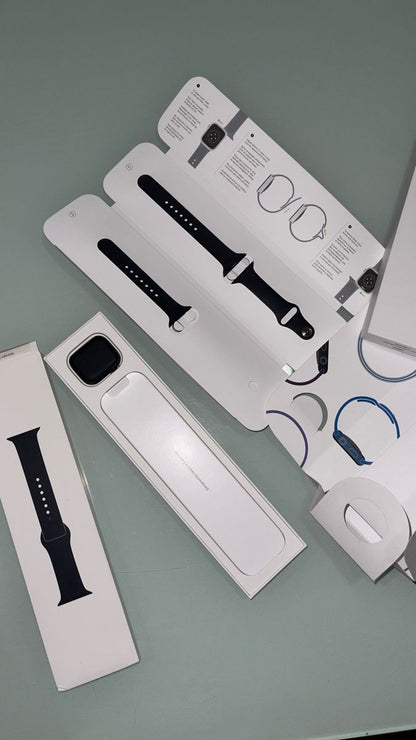 Series 11 Apple Logo Watch Smooth performance Good battery life